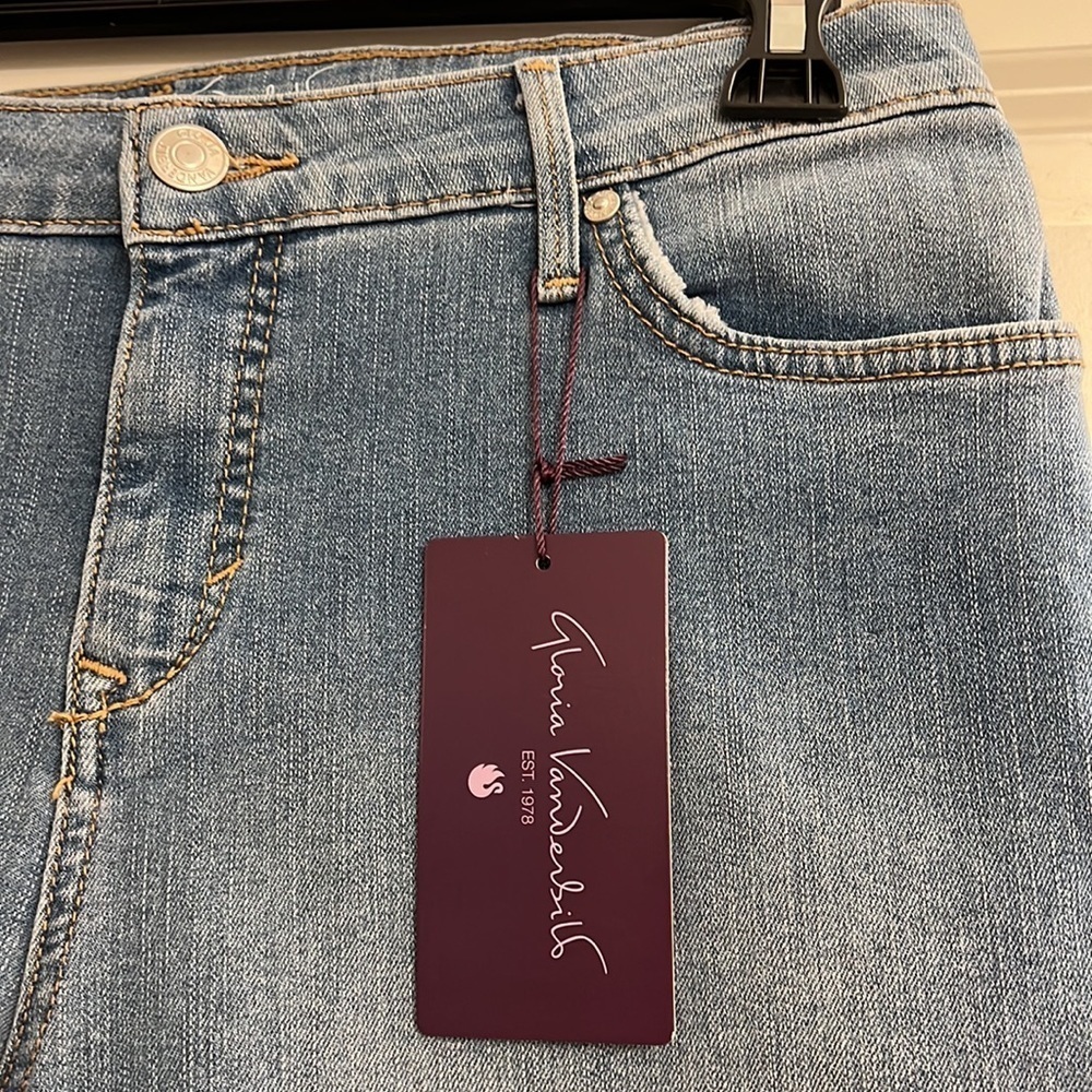 Gloria Vanderbilt ladies Jean shorts - Picture 3 of 9